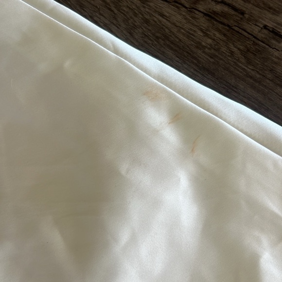 Elegant White Satin Skirt - Picture 4 of 5